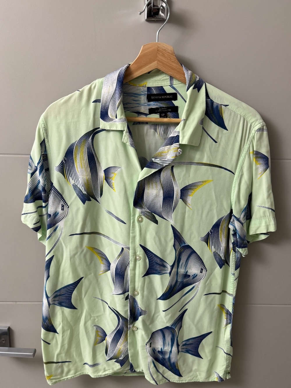 Banana Republic Men’s Small Slim Fit Tropical Fish Rayon Shirt